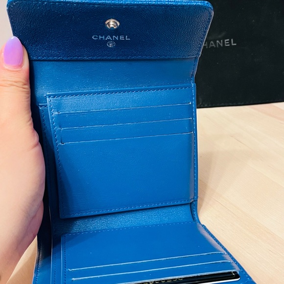 CHANEL Caviar Quilted Small Boy Flap Wallet - Picture 4 of 9